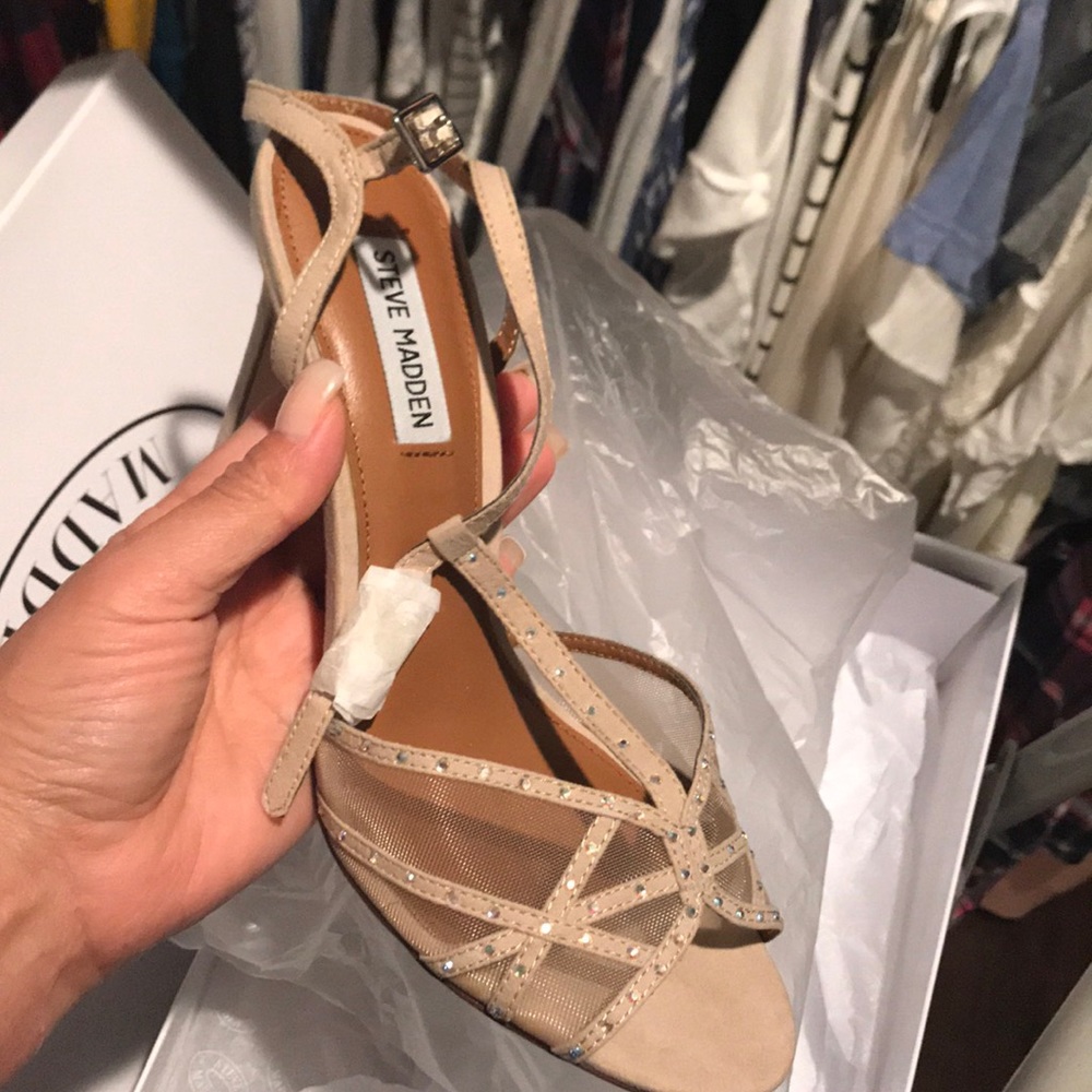 Steve Madden Tan Strappy Heels Elegant Design